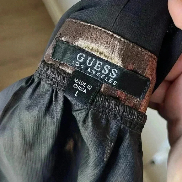 GUESS Los Angeles  Metallic Sleeveless blouse  SIZE LARGE- FITS LIKE MEDIUM - Picture 7 of 9
